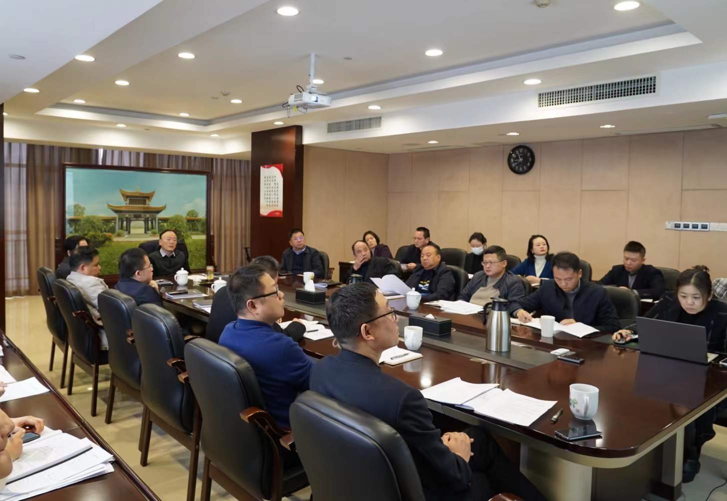 开云体育(中国)官方网站召开2022年经营发展工作务虚会