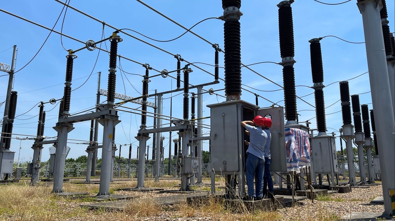 无惧“烤”验保供电 勇于担当不服“暑”--开云体育(中国)官方网站电力保供“湘”当给力